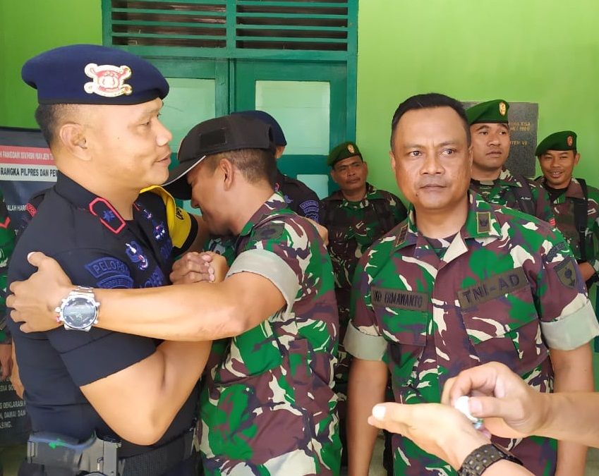 Batalyon C Pelopor Brimob Datangi Markas Markas TNI di Bone