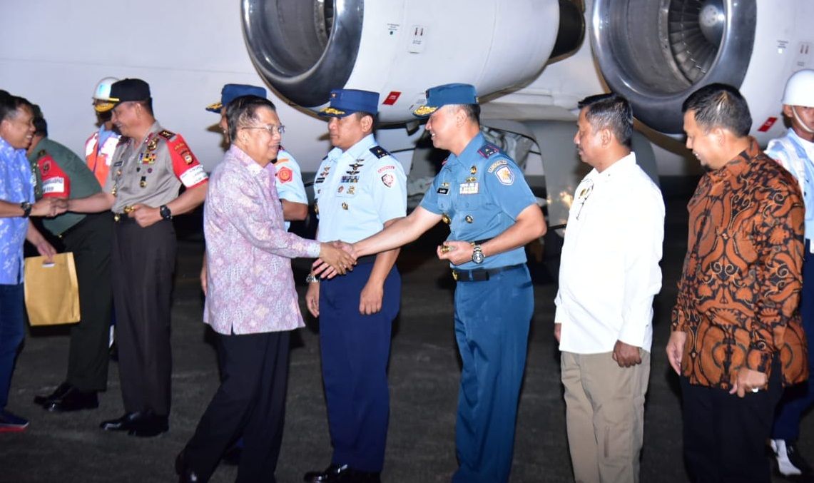 Danlantamal VI Hadiri Penyambutan Wapres JK
