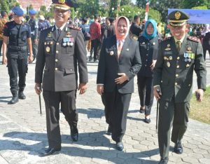 Wabup Sinjai Hadiri Peringatan HUT TNI Ke 74 di Bone
