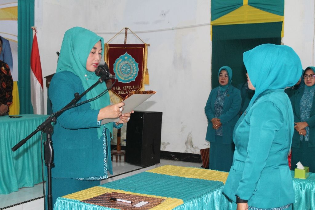 Ketua TP. PKK Kecamatan Benteng Serah Terima Jabatan