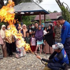 Damkar Lutim Sosialisasi Penanganan Api Gunakan APAR