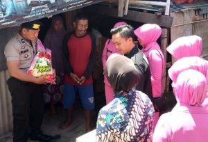 1.11 foto selayar berbagi bakss Polres Selayar Bakti Sosial Jumat Berbagi