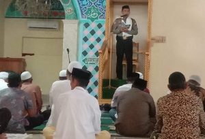 Kanit Bintibmas Polres Ajak Jamaah Jumat Selalu Bersyukur