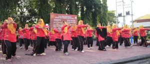 Personel Polres Bantaeng dan Bhayangkari Olahraga Bersama