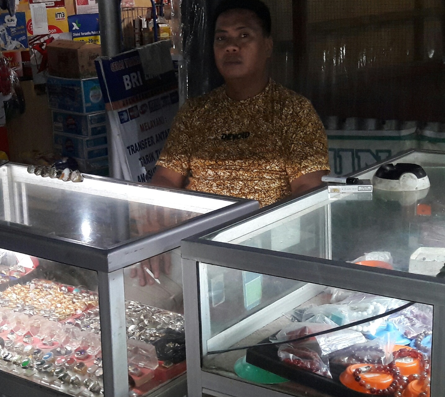 Usaha Batu Akik di Kolaka tak Pernah Sepi Pembeli