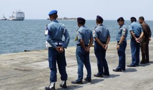 Lantamal VI Sambut Kapal Rumah Sakit KRI dr Suharso-990 dari Papua