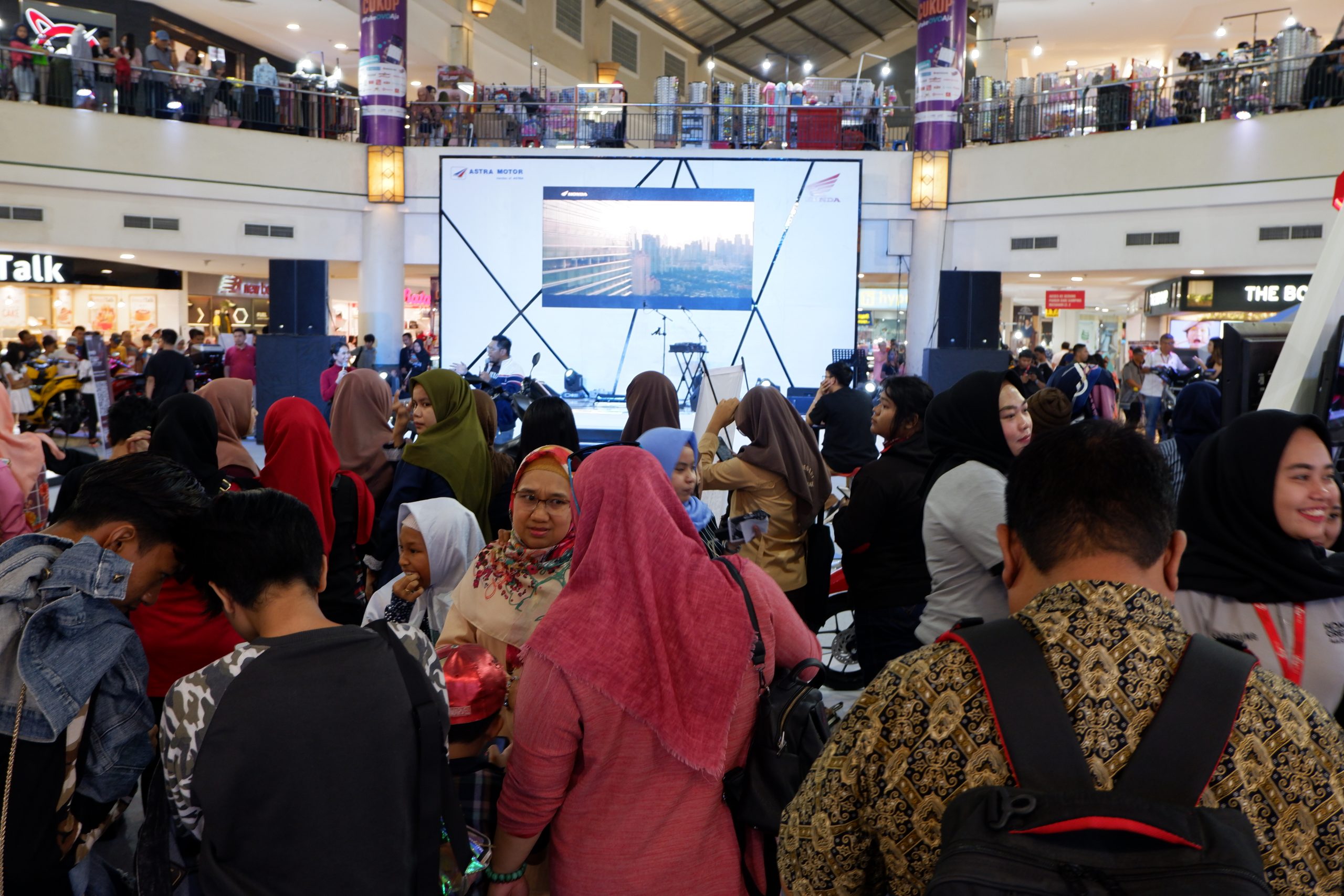 HPMD Makassar Berlangsung Meriah, Matic Premium Honda Diserbu Konsumen