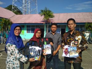 Pemda Sinjai Bagikan Ribuan Paket Bantuan Seragam Sekolah Gratis Pemda Sinjai Bagikan Ribuan Paket Bantuan Seragam Sekolah Gratis