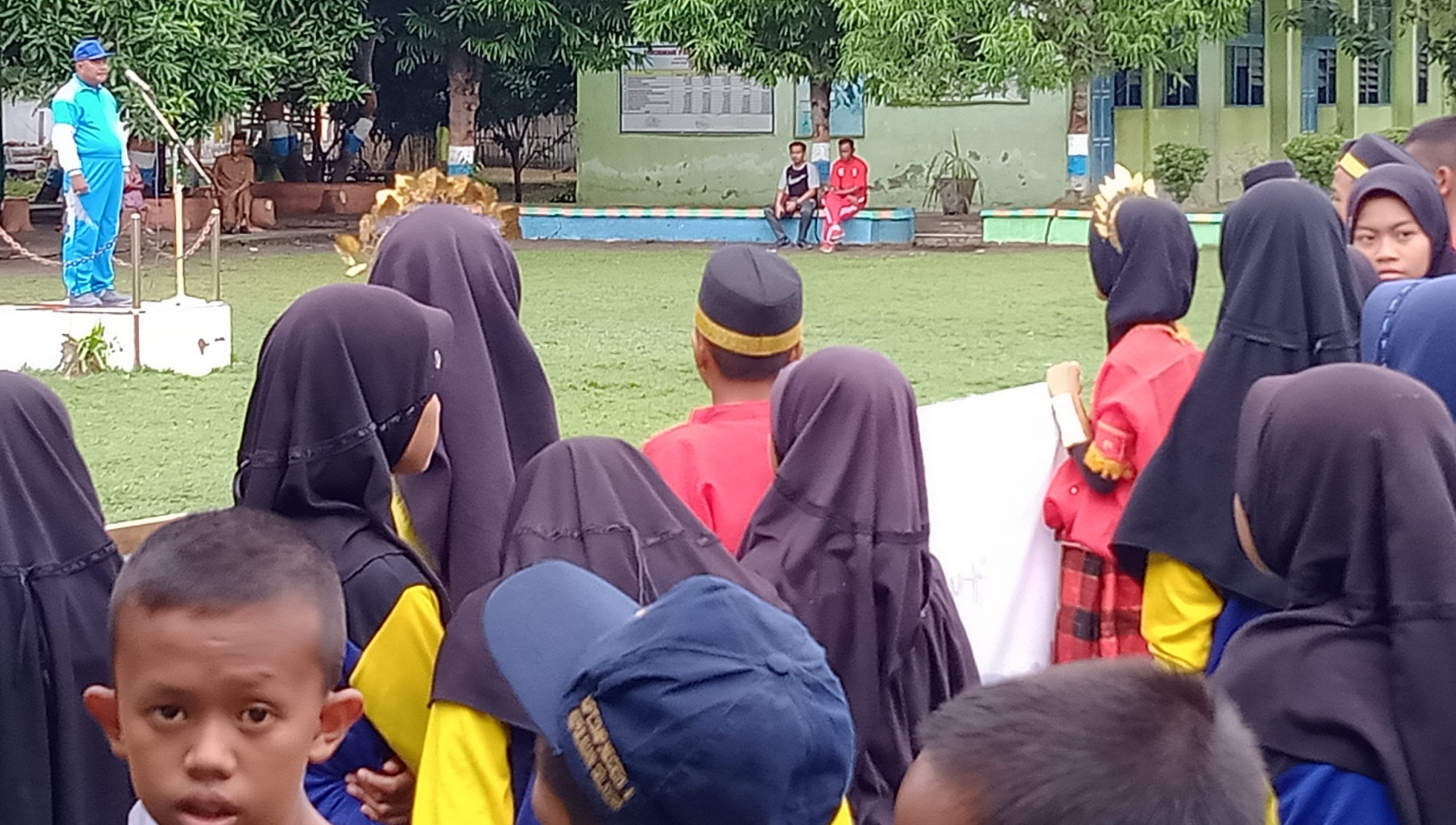 Kepala SMPN 4 Selayar Pimpin Upacara Perseni, Ini Harapannya