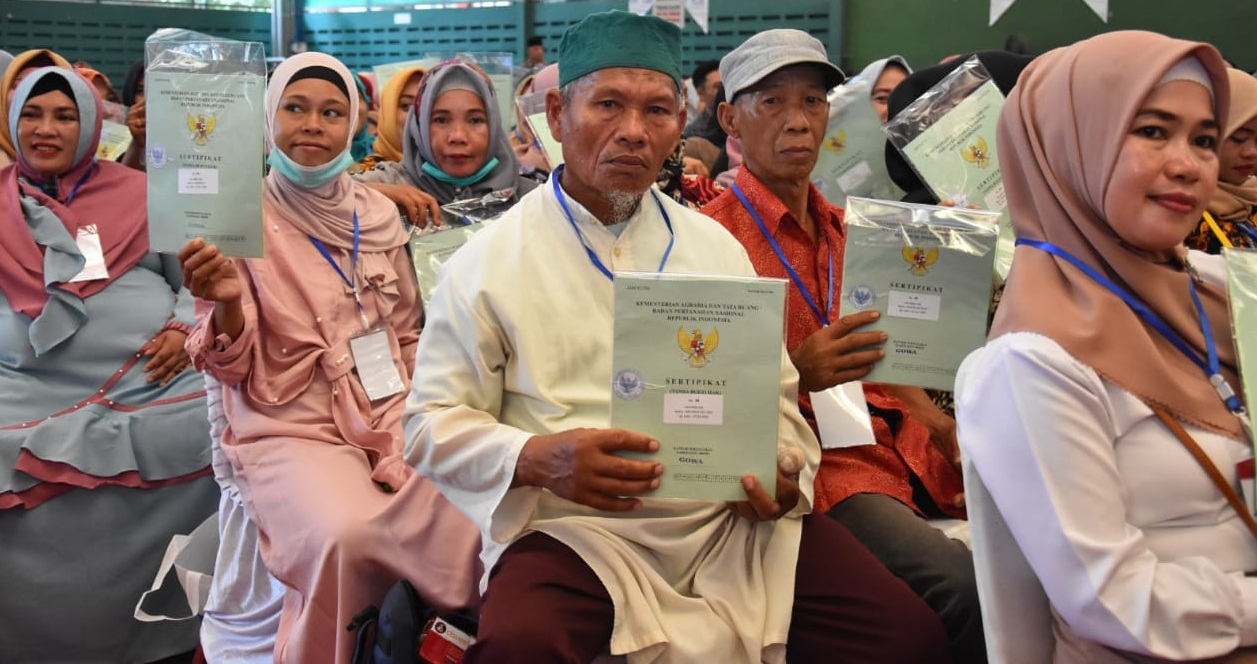 BPN Gowa Serahkan 755 Sertipikat Tanah ke Warga Pallangga
