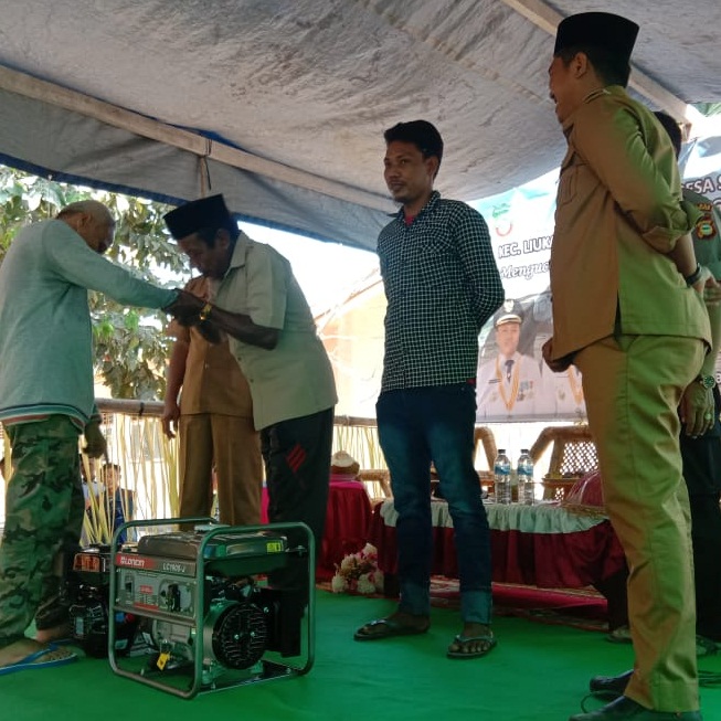 Wabup Kunker, Kades Sabalana Salurkan Bantuan ke Warga Pulau Sanane