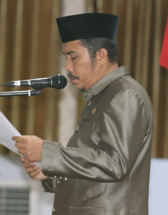 Hari Ibu dan HKSN, Ketua TP PKK Selayar Serahkan Bantuan Sosial