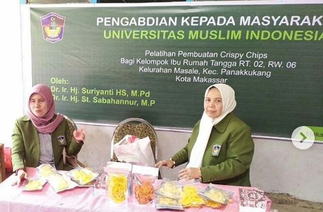 Dosen UMI Latih IRT Produksi Cemilan dari Bahan Baku Pertanian