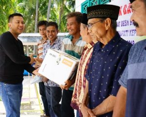 Bupati Serahkan Bantuan Pemberdayaan Masyarakat