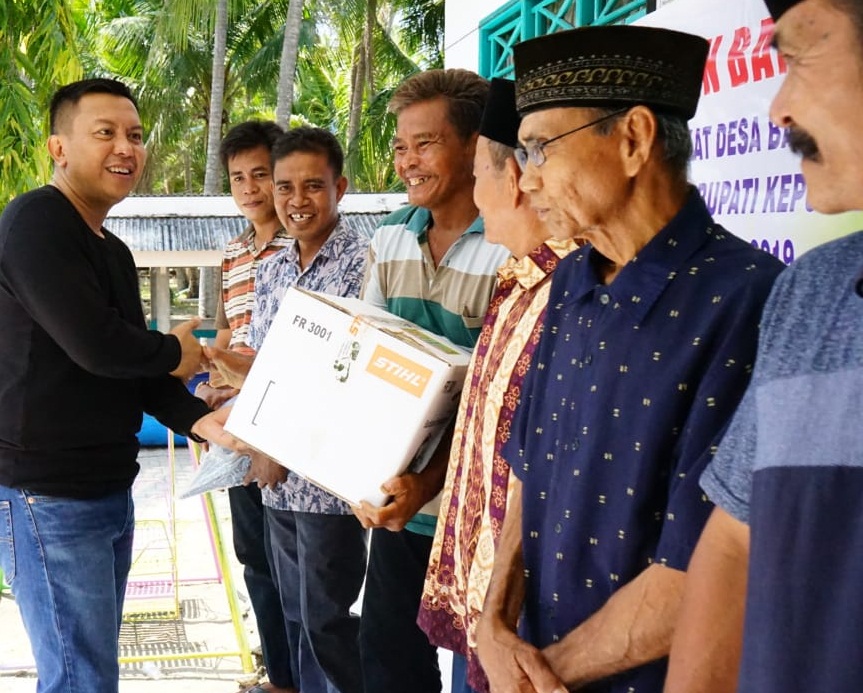 Bupati Serahkan Bantuan Pemberdayaan Masyarakat