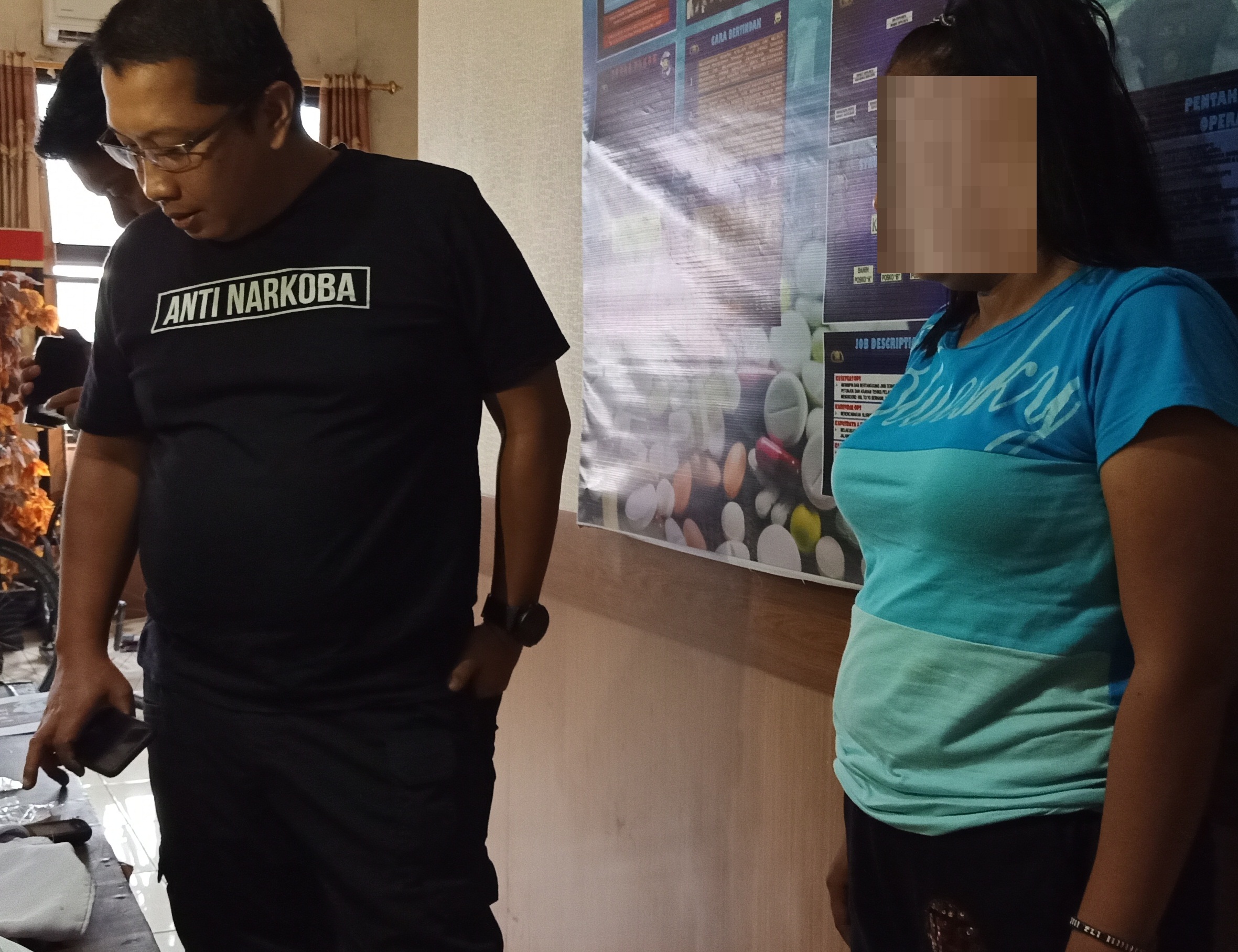 Janda Sembunyikan Sabu di Seragam Sekolah