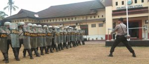 4.12 foto lutra polres Jelang Pilkada Serentak, Polres Lutra Latihan Dalmas