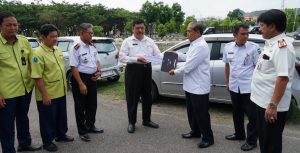 Tingkatkan Pelayanan Publik, Bupati Serahkan Mobil Operasional Desa dan Dokter Ahli