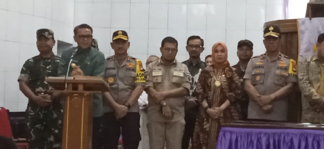 Kakanwil Kemenag Sulsel Dampingi Gubernur Pantau Malam Natal di Makassar