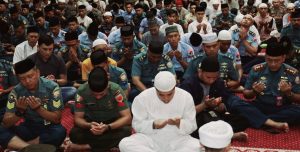 Personel Lantamal VI Ikut Doa dan Dzikir di Al Markaz