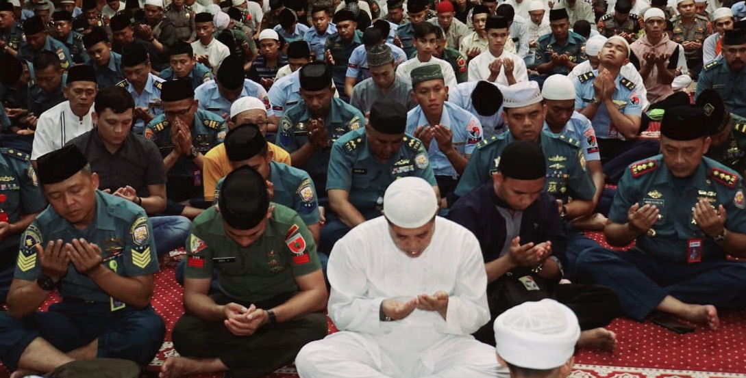 Personel Lantamal VI Ikut Doa dan Dzikir di Al Markaz