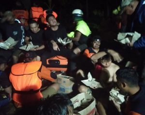 Baznas Salurakan 300 Nasi Bungkus Bagadang di Lokasi Banjir Bandang