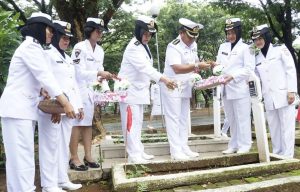 Jelang HUT ke-57, Kowal Lantamal VI Ziarah ke TMP Panaikang