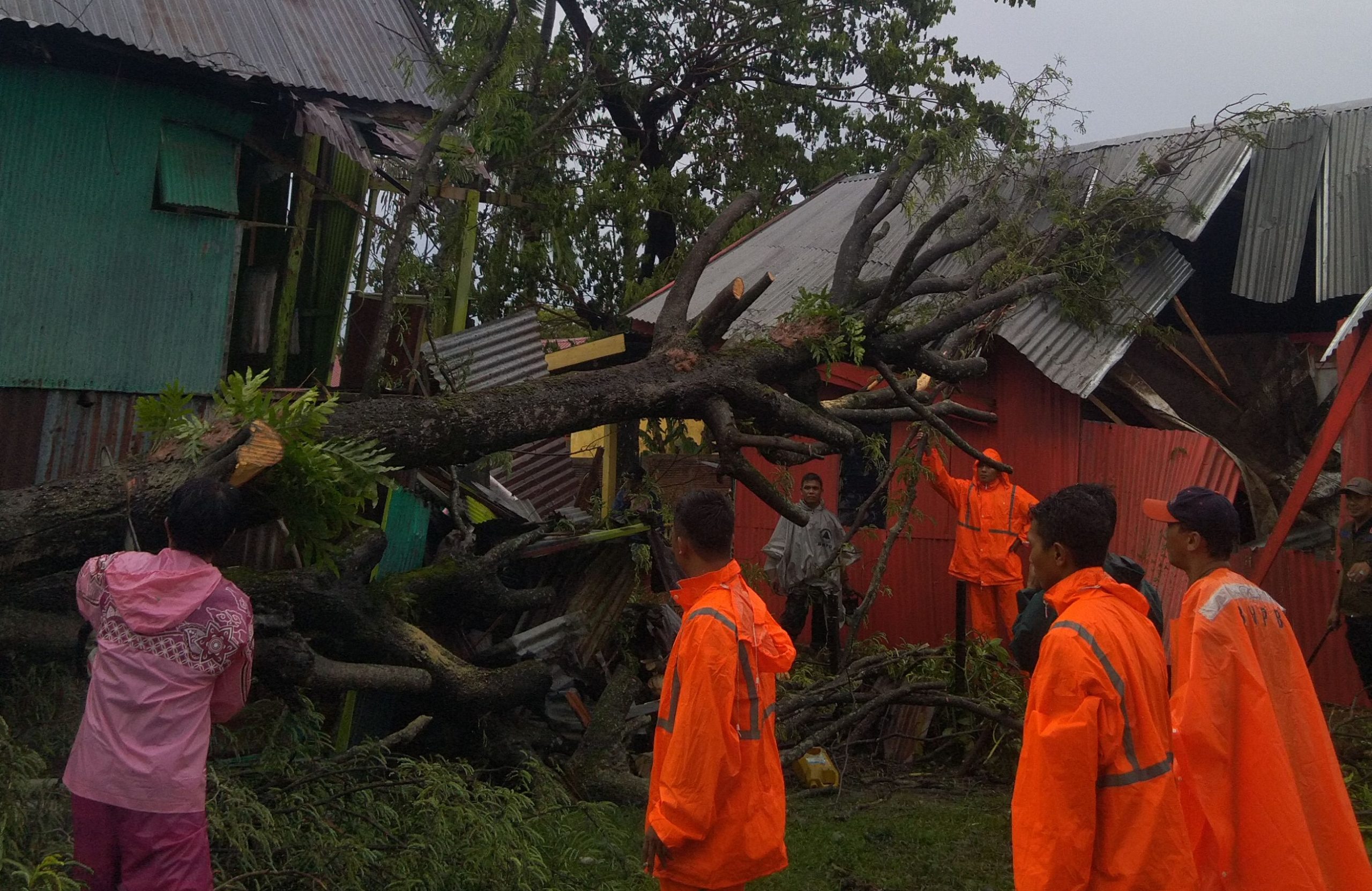 Ratusan Rumah Rusak Diterjang Puting Beliung, Terbanyak Di Kalmas