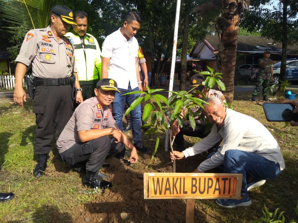 Polres Pangkep Tanam 4.300 Pohon