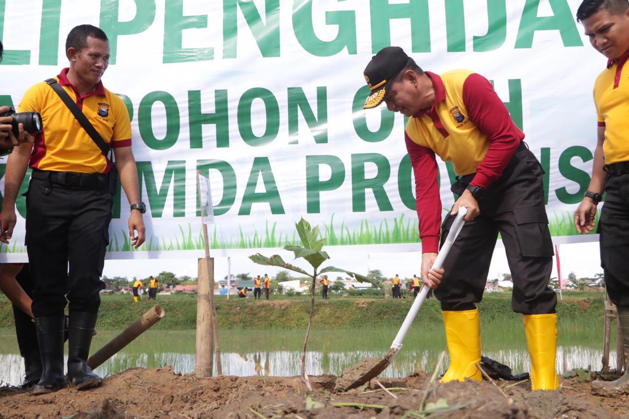Hijaukan Sulsel, Polda Tanam 20.465 Pohon