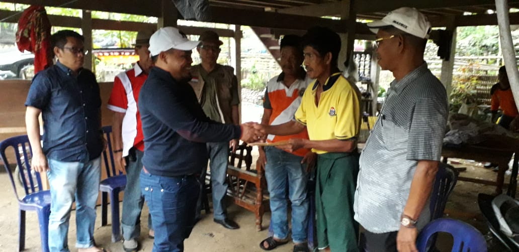 Wakil Bupati Enrekang Serahkan Bantuan Logistik untuk Korban Bencana Alam