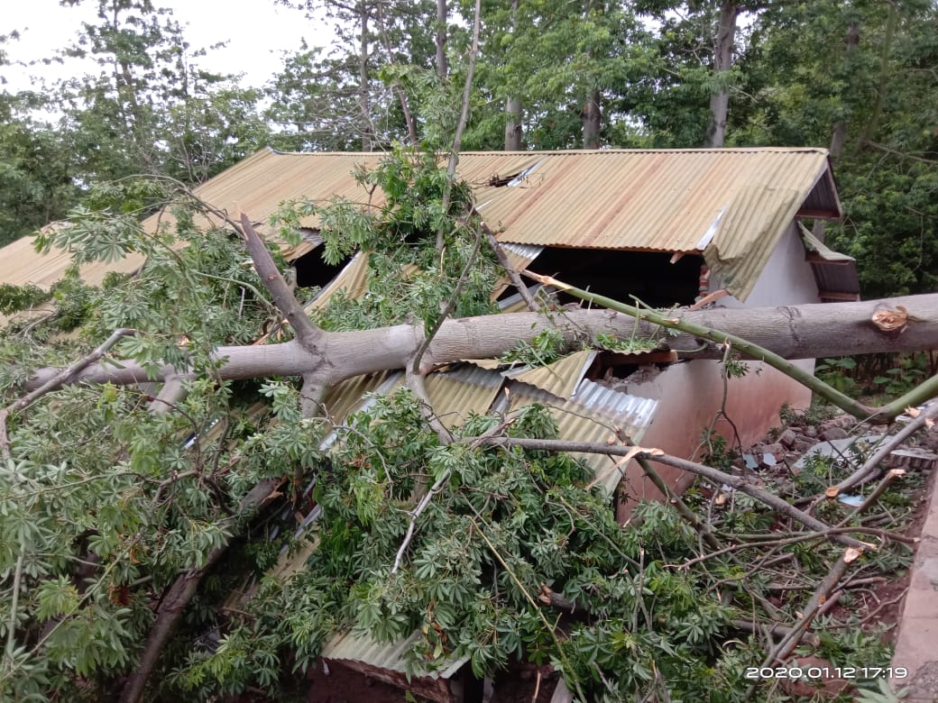 Angin Kencang Berkecamuk di Bantaeng