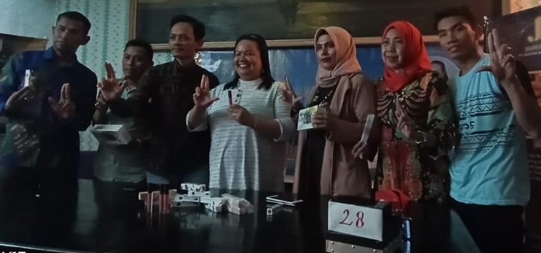 Sapa Warga Makassar, Jazeera Kosmetik Gandeng Ati Kodong