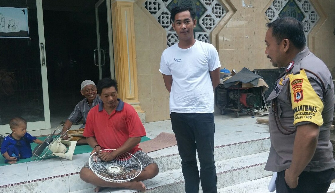 Jalin Keakraban, Bhabinkamtibmas Tabaringan Rutin Sambangi Warga
