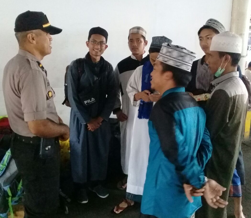 Binmas Polsek Kawasan Soekarno Hatta Ingatkan Penumpang Kapal