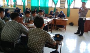 Kerjasama Disdik, Satlantas Polres Wajo Luncurkan Program "Polantas Mengajar"