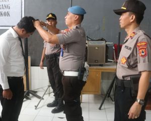 Propam Cek Kerapian Anggota Polres Pelabuhan