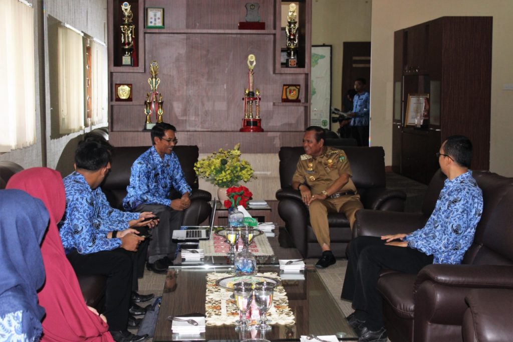 Daftar Perdana, Bupati Luwu Ajak Masyarakat Sukseskan Sensus Penduduk Online Tahun 2020