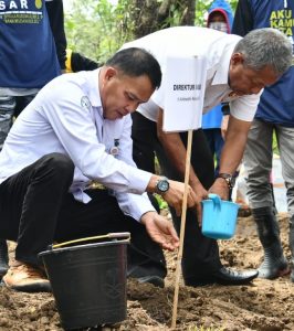 Direktur Akabi Kementan RI Amiruddin Tanam Perdana Porang Bendoro Sidrap