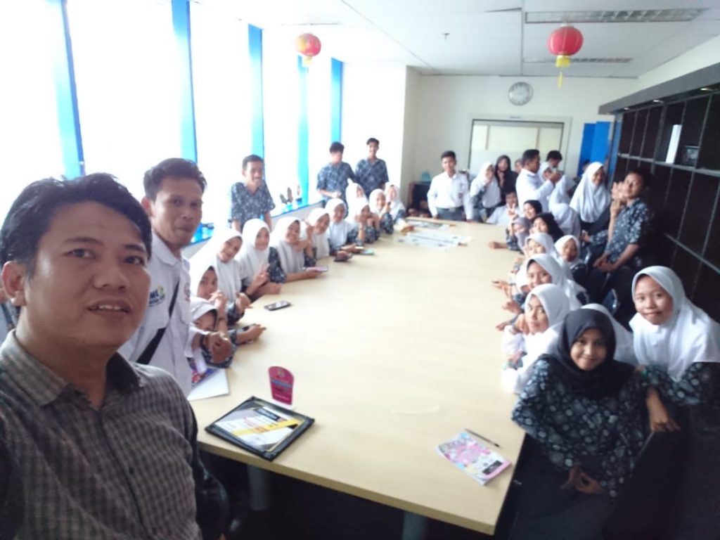 Siswa SMKN 7 Pinrang Kunjungan Industri ke Harian Upeks