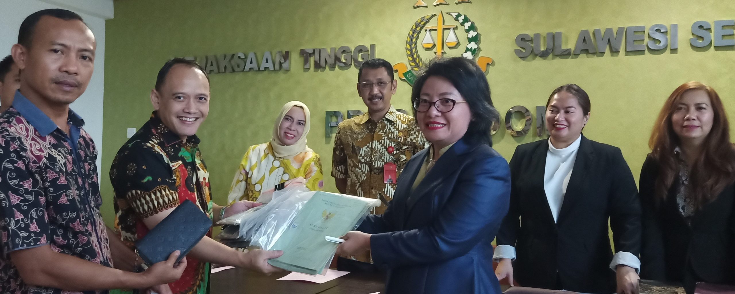 Kejati Serahkan Ratusan Aset Terpidana Abu Tours ke Kurator