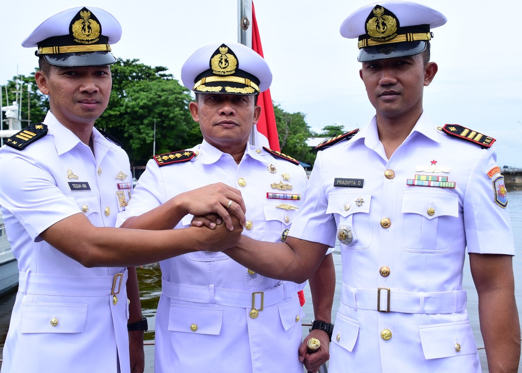 Komandan Kapal Perang KAL Suluh Pari II.6-60 Berganti