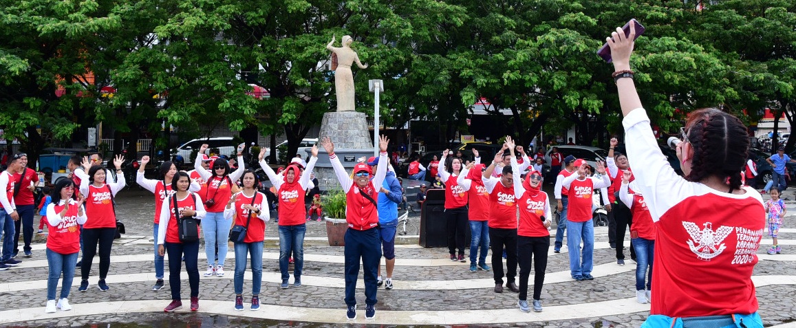 Flash Mob “Garuda Di Lautku” Menarik Perhatian Pengunjung Losari