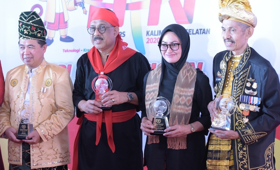Disaksikan Presiden, Bupati Terima Penghargaan Anugerah Kebudayaan PWI Pusat 2020