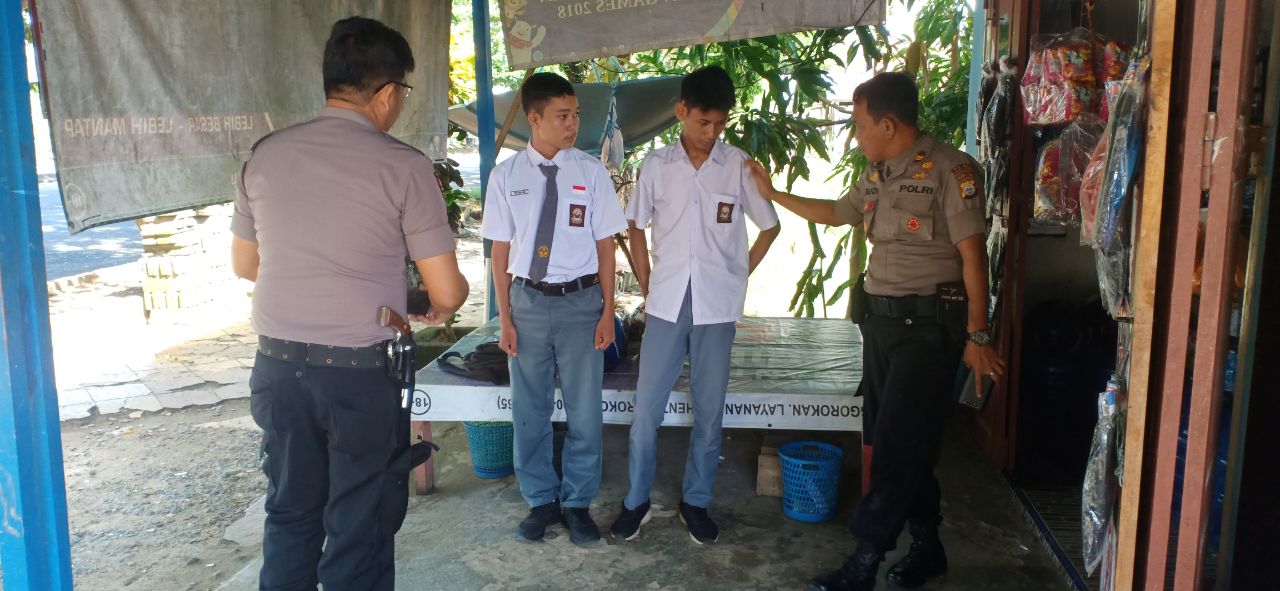 Siswa Bolos Merokok di Warung, Kapolsek Masamba Beri Tindakan