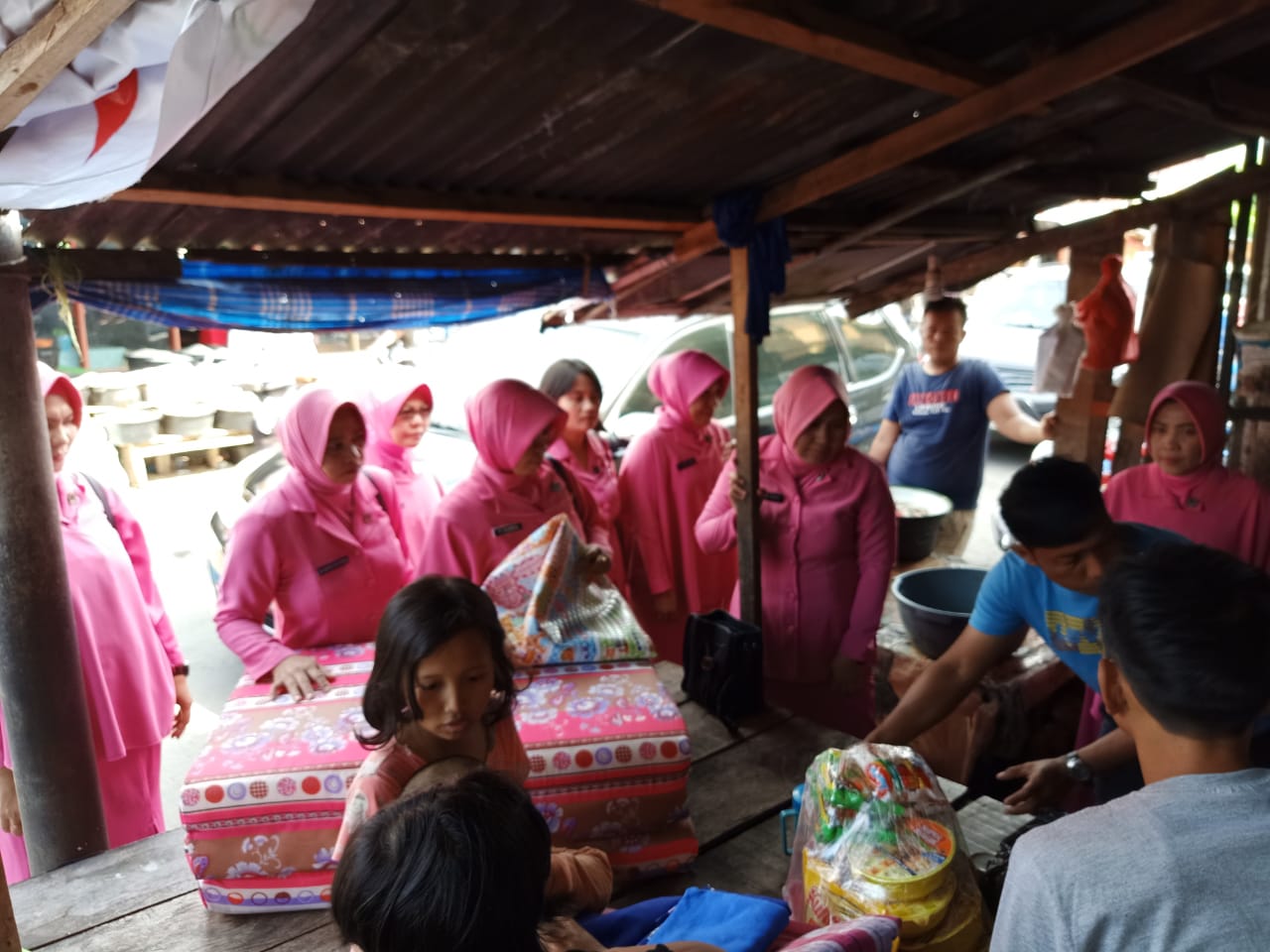 Ketua Bahayangkari Cabang Bantaeng Peduli Warga Kurang Mampu