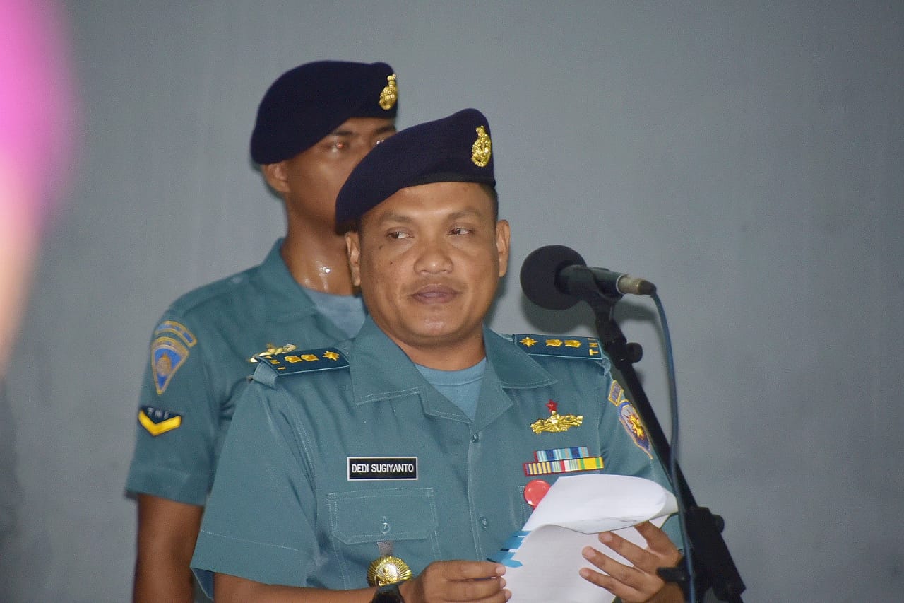Asrena Danlantamal VI  Bacakan Amanat Kasal  Pada Upacara Bendera 