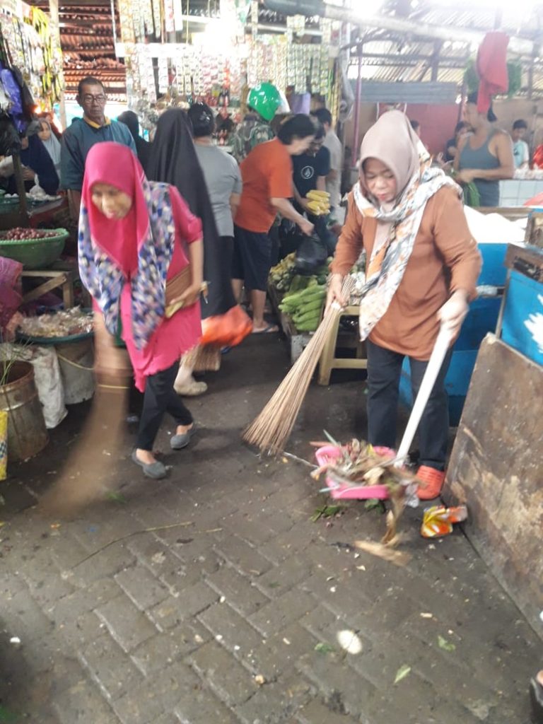 Rayakan HPSN, PD Pasar Kerja Bakti Rayakan HPSN, PD Pasar Kerja Bakti