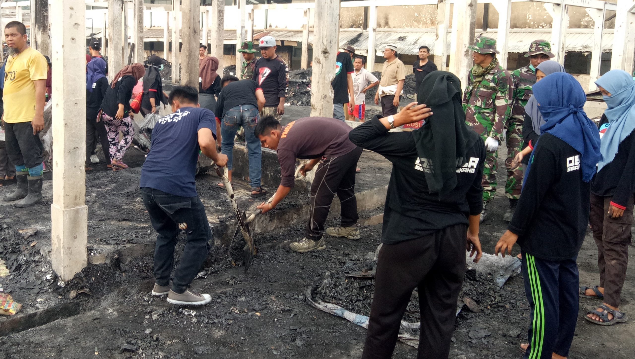 Pasca Kebakaran Pasar Citra Baraka, TAGANA Dinsos Buka Dapur Umum