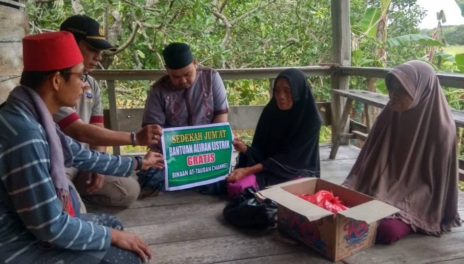 Warga Kaum Dhuafa di Tarumpakkae Dapat Bantuan Gratis